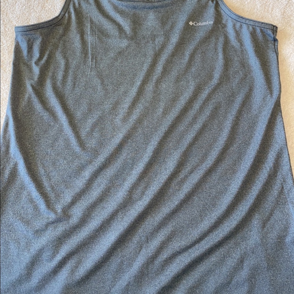 Women’s Columbia tank style top. Medium